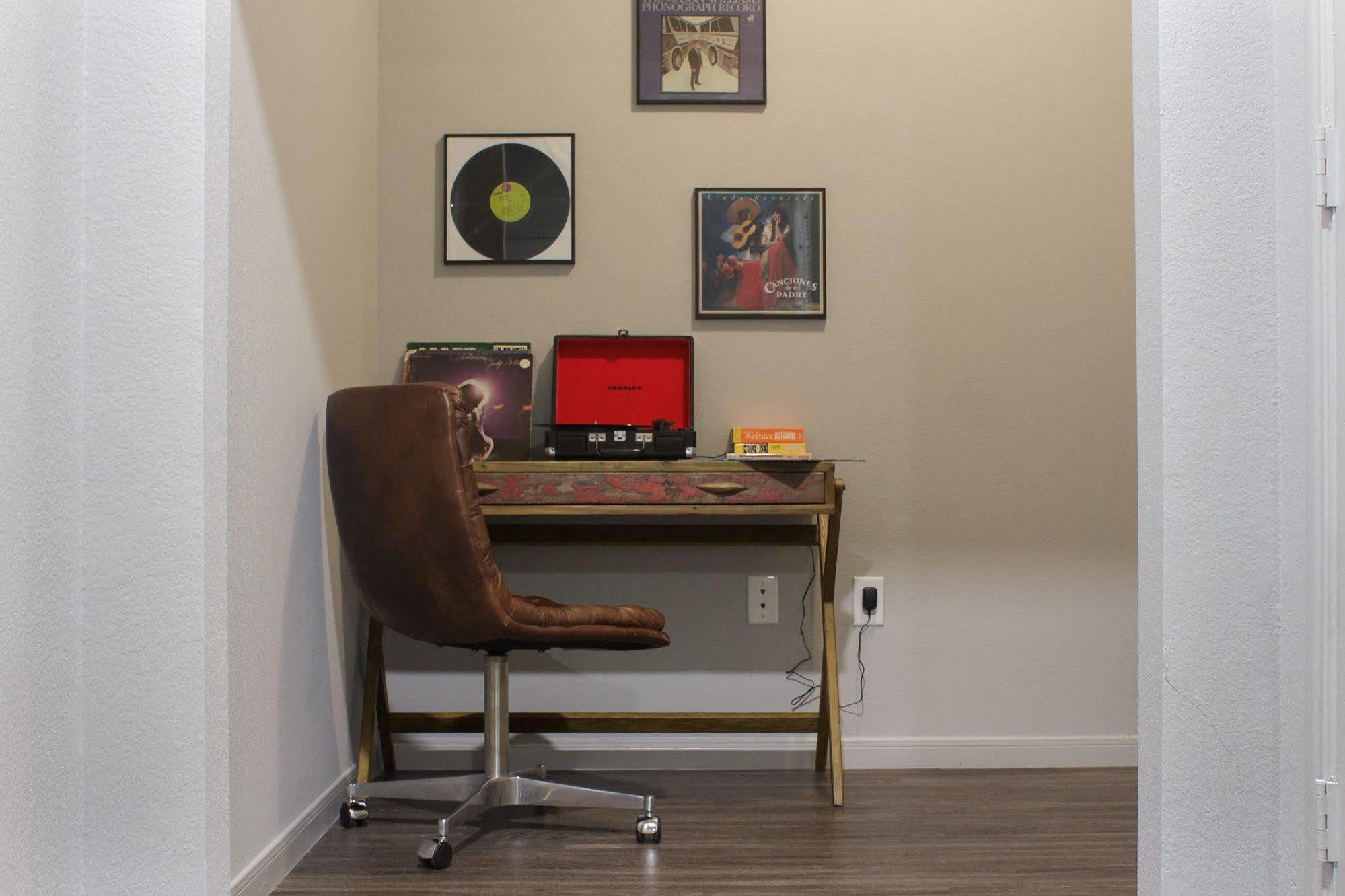 The Guild Music District Red River St Aparthotel Austin