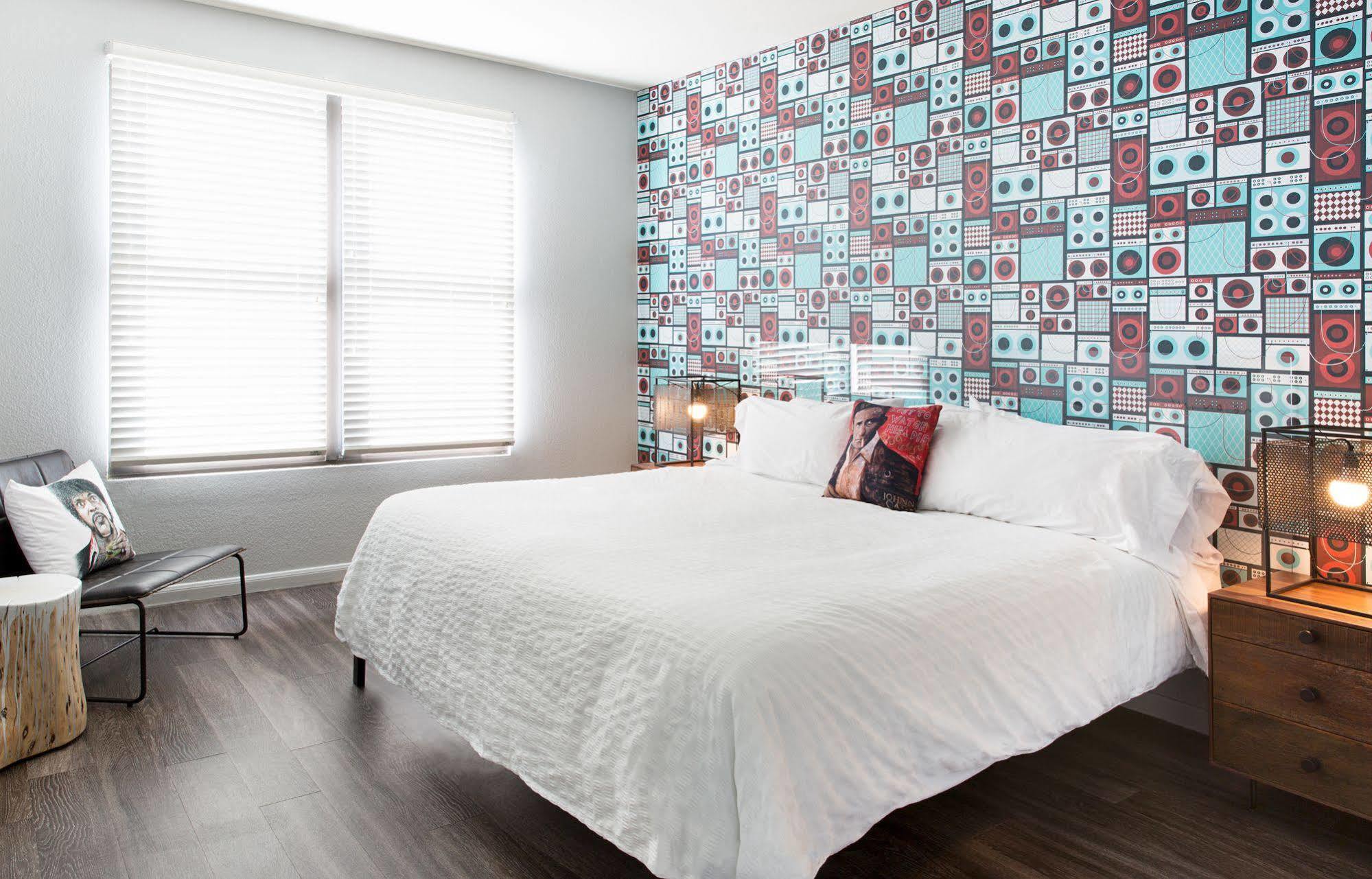 Aparthotel The Guild Music District Red River St