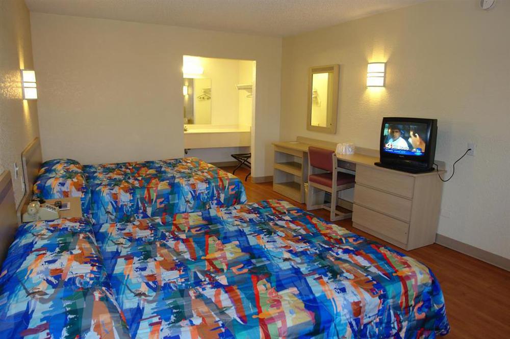 6 Austin, Tx - Downtown Ut Hotel 3*