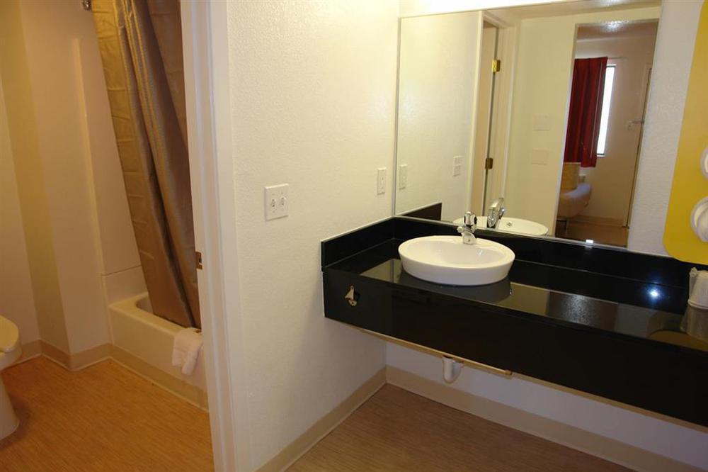Hotel 6-austin, Tx - North