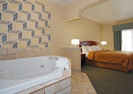 Comfort Nw Lakeline Hotel