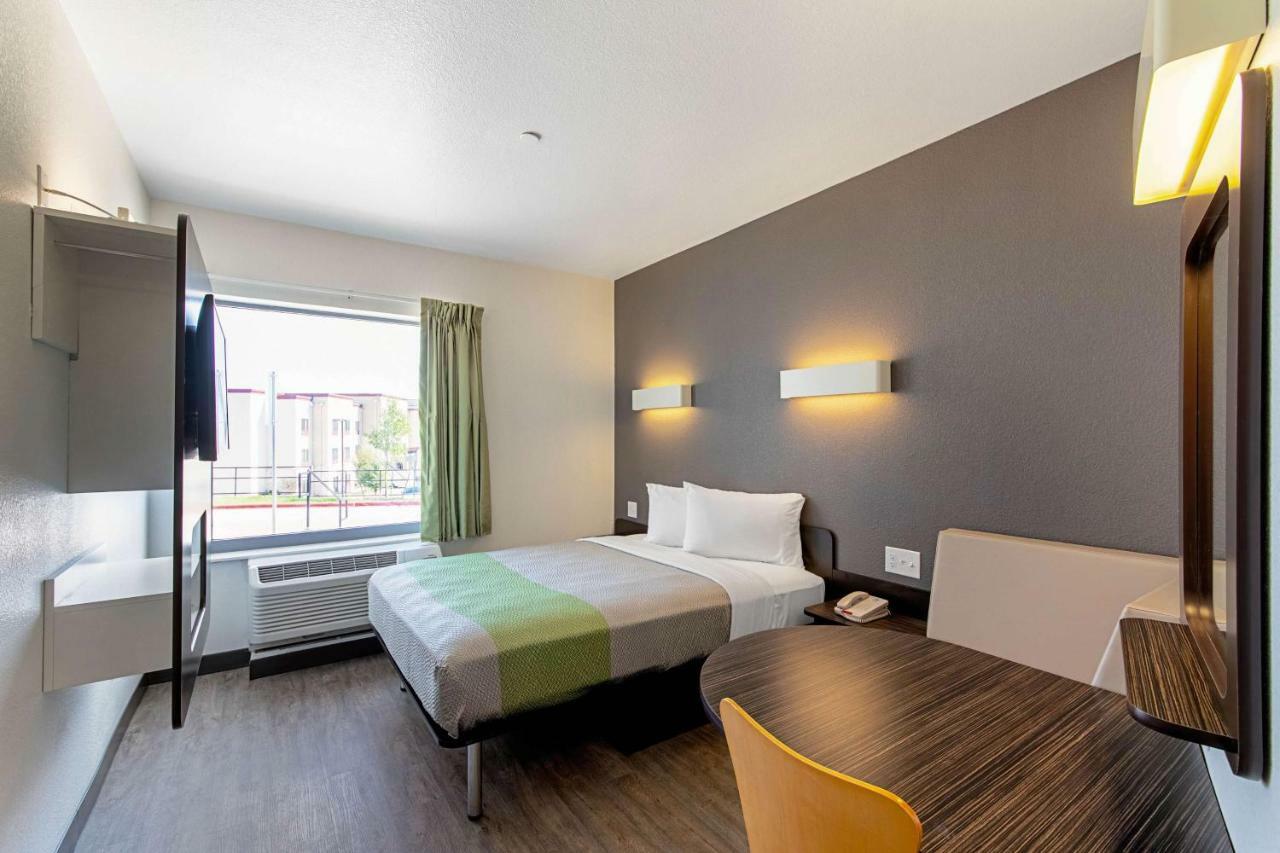 Hotel 6 Airport 2*