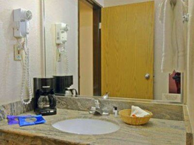 Motel Super 8 By Wyndham University/downtown Area