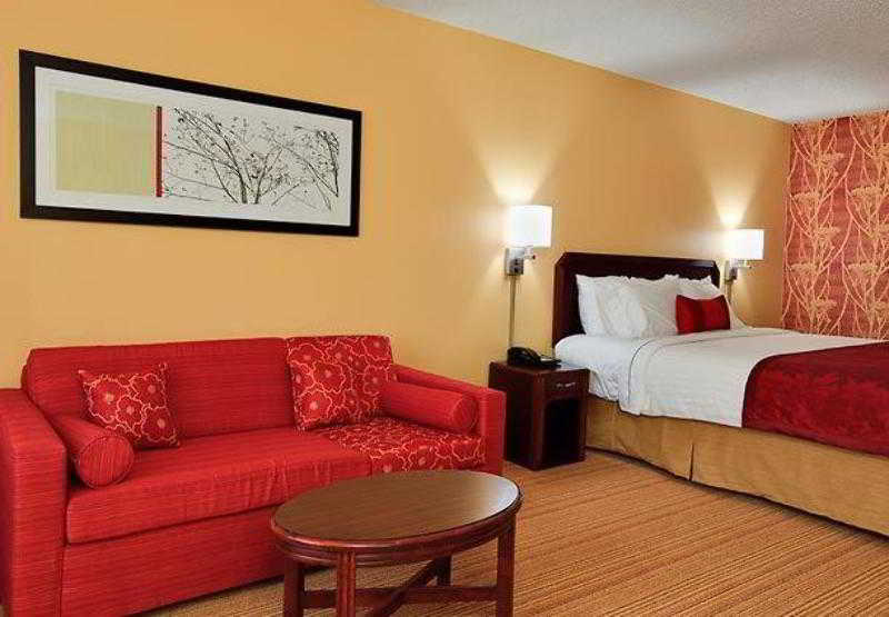 Courtyard By Marriott The Domain Area Hotel