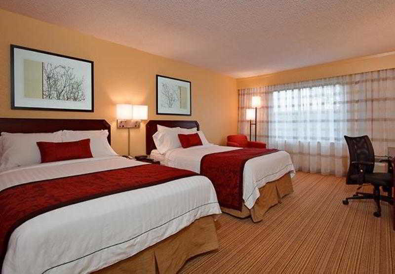 Hotel Courtyard By Marriott The Domain Area 3*