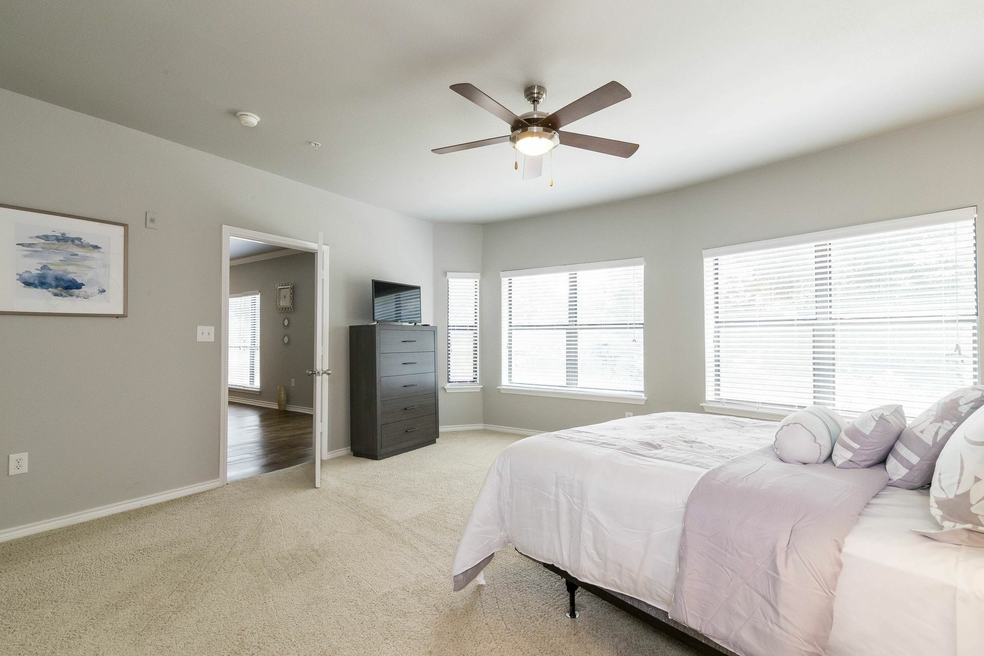 Downtown District By Yourent Apartment