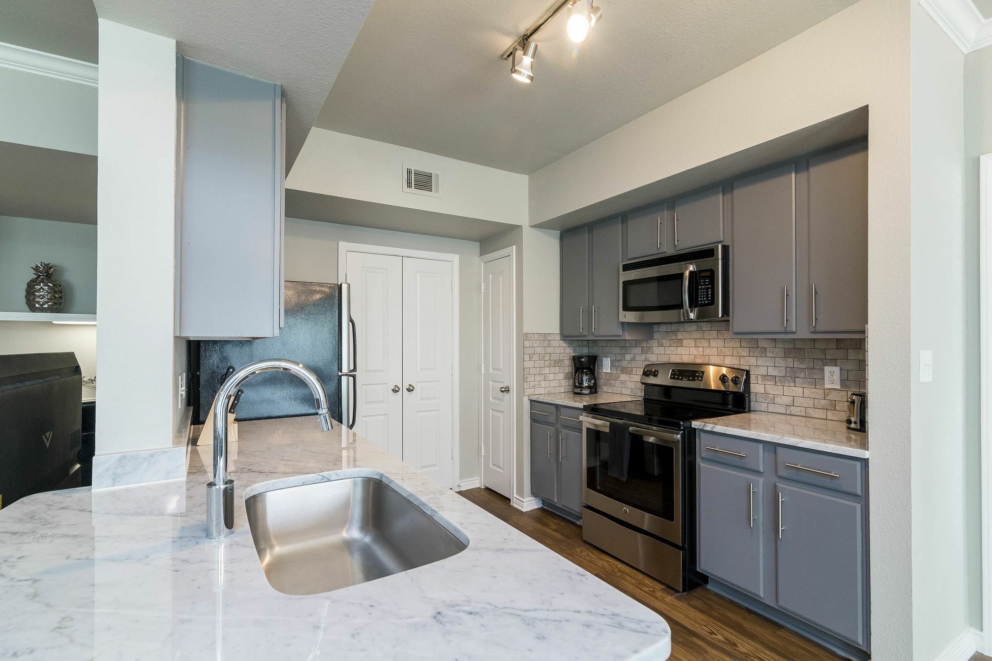 Apartment Downtown District By Yourent