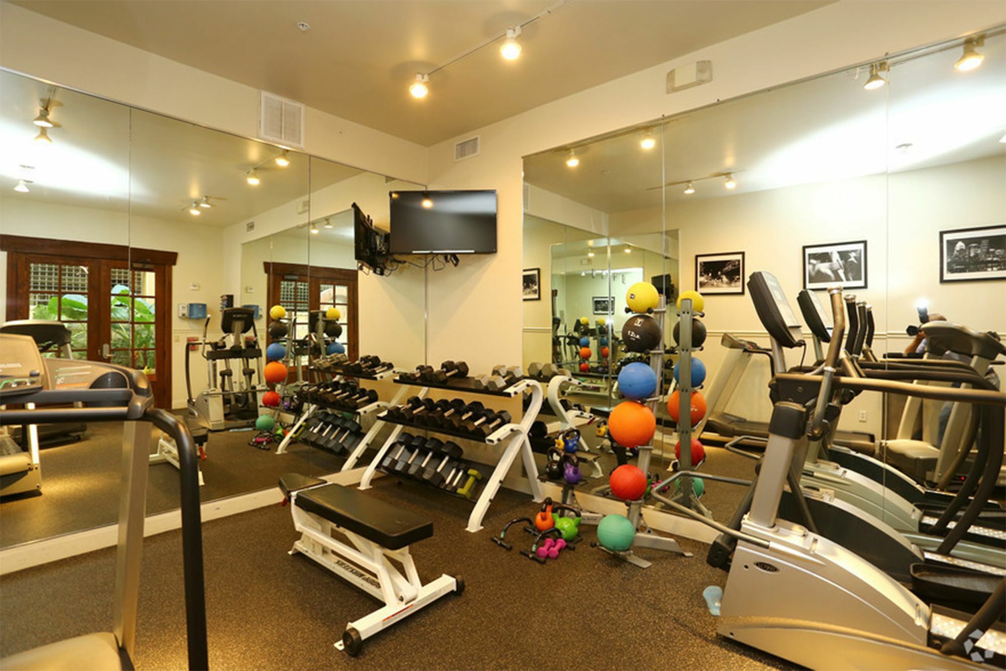 Downtown District By Yourent Apartment *