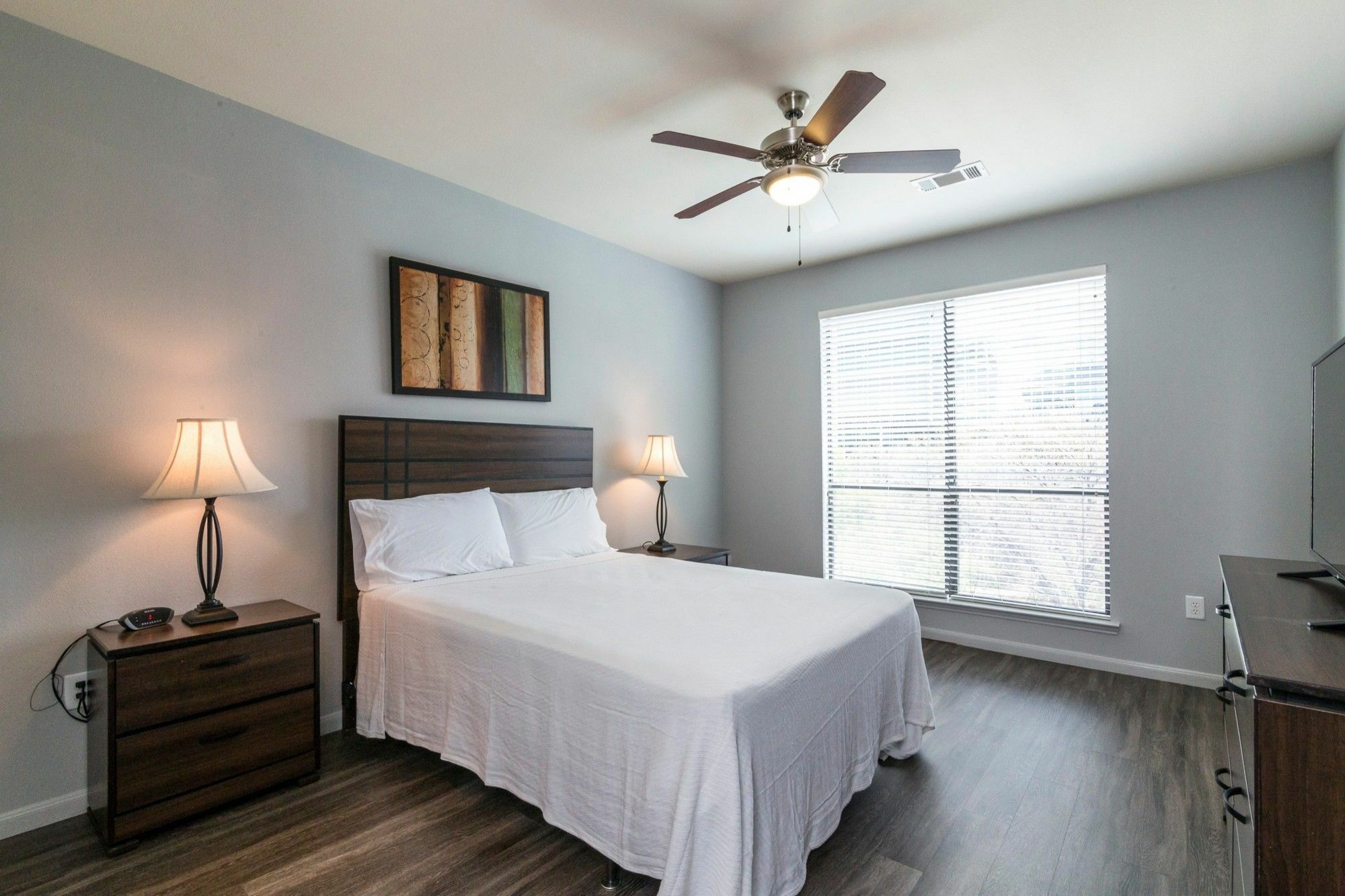 The Entertainment District By Yourent Apartment *