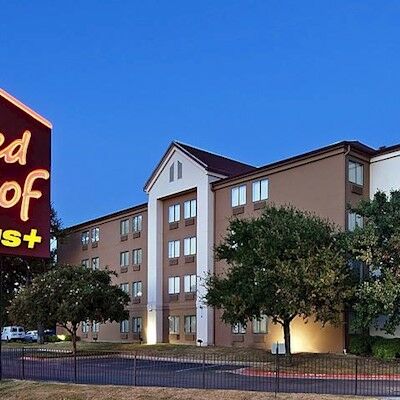 Hotel Red Roof Plus+ South Austin