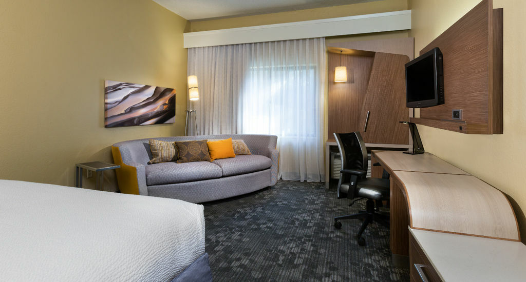 Courtyard By Marriott The Domain Area 3*