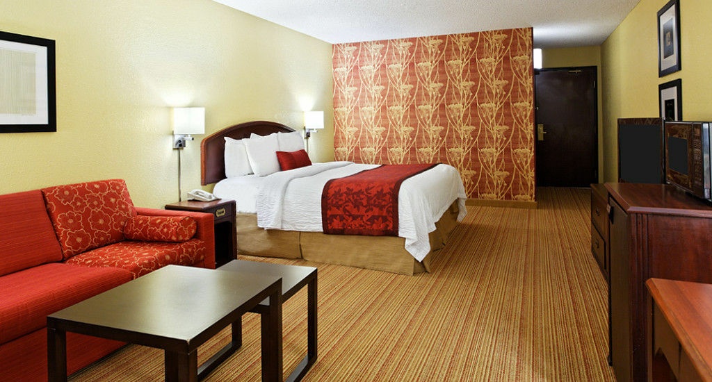 Courtyard South Hotel 3*