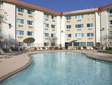 Super 8 By Wyndham North/university Area Hotel Austin