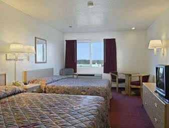 Super 8 By Wyndham North/university Area Hotel