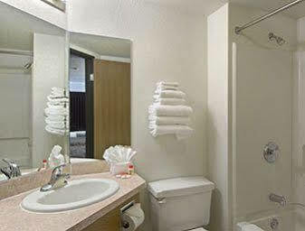 Super 8 By Wyndham North/university Area Hotel