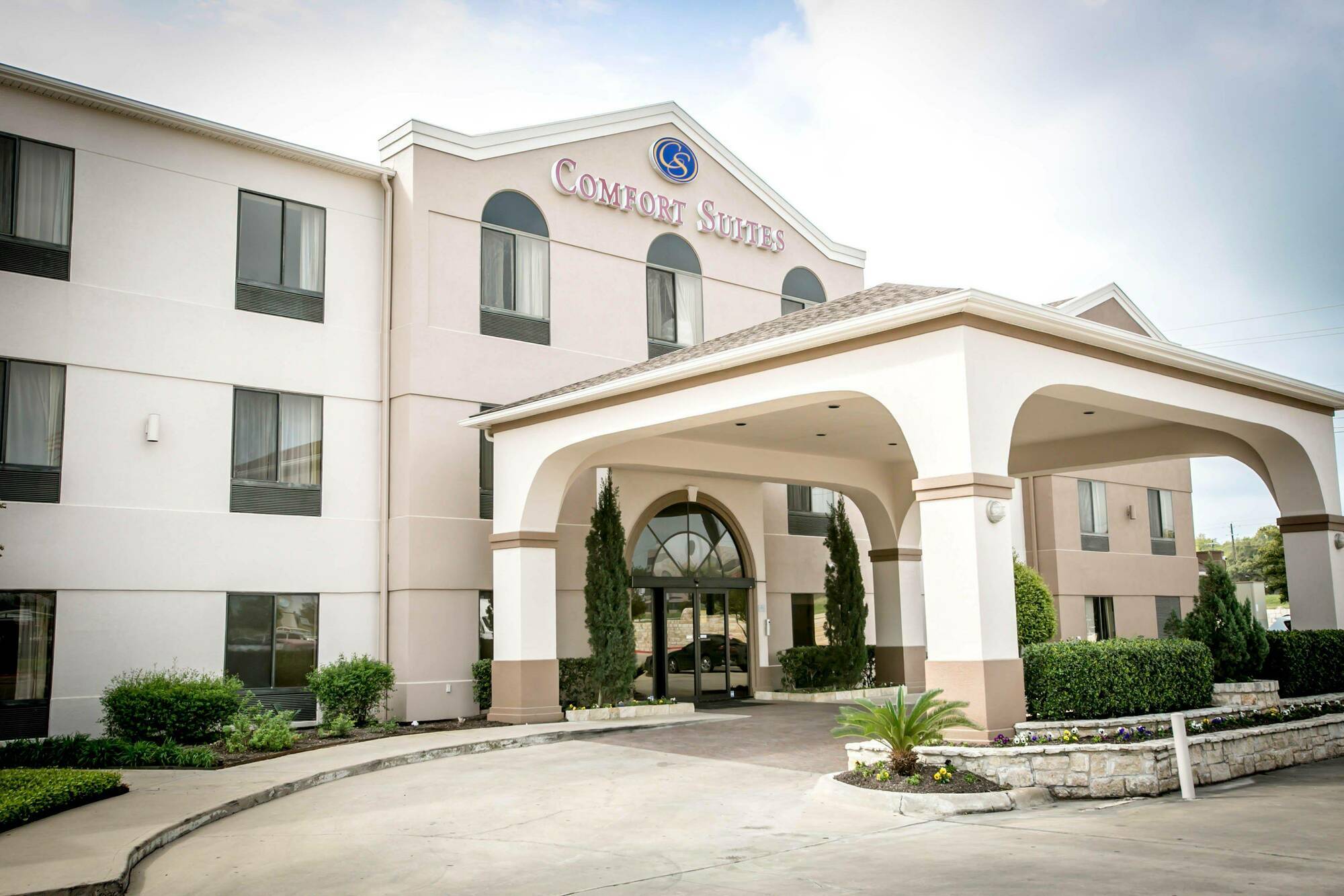 Comfort Nw Lakeline Hotel 3*