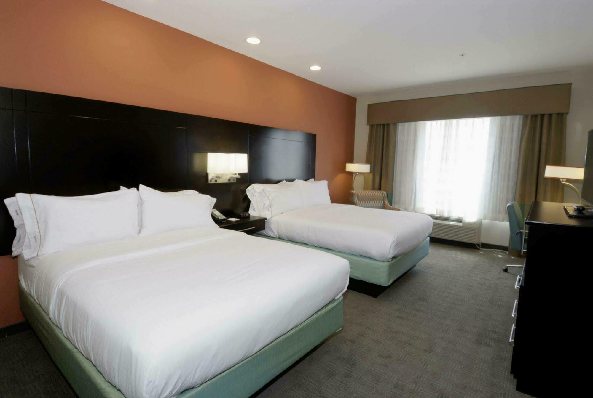 Express & South By Ihg Hotel 3*