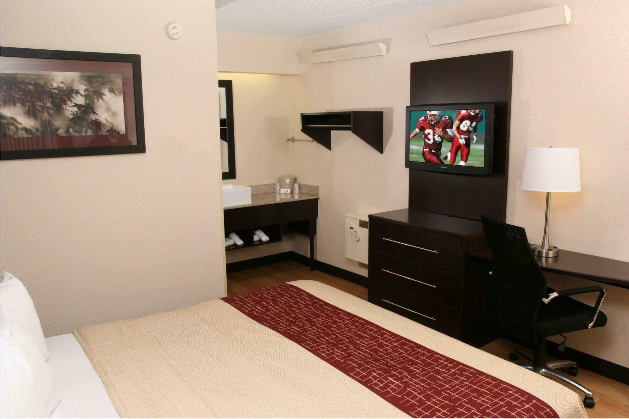 Hotel Red Roof Plus+ South 3*