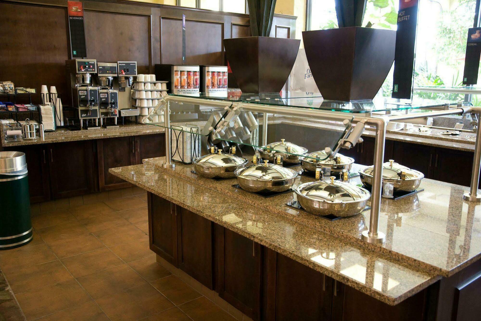 Hotel Embassy By Hilton 3*