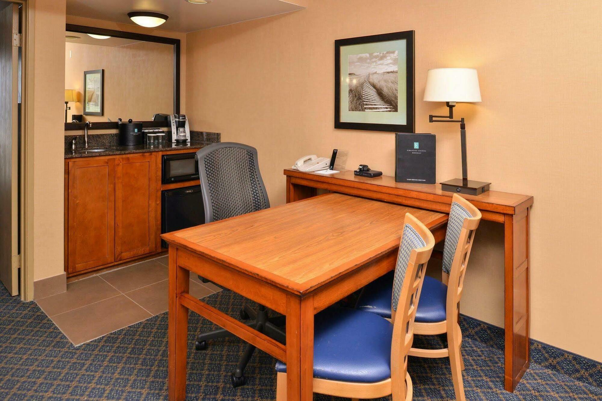 Hotel Embassy By Hilton 3*