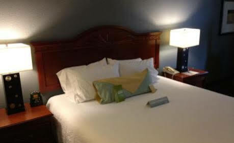 Hilton Garden Northwest/arboretum 3*