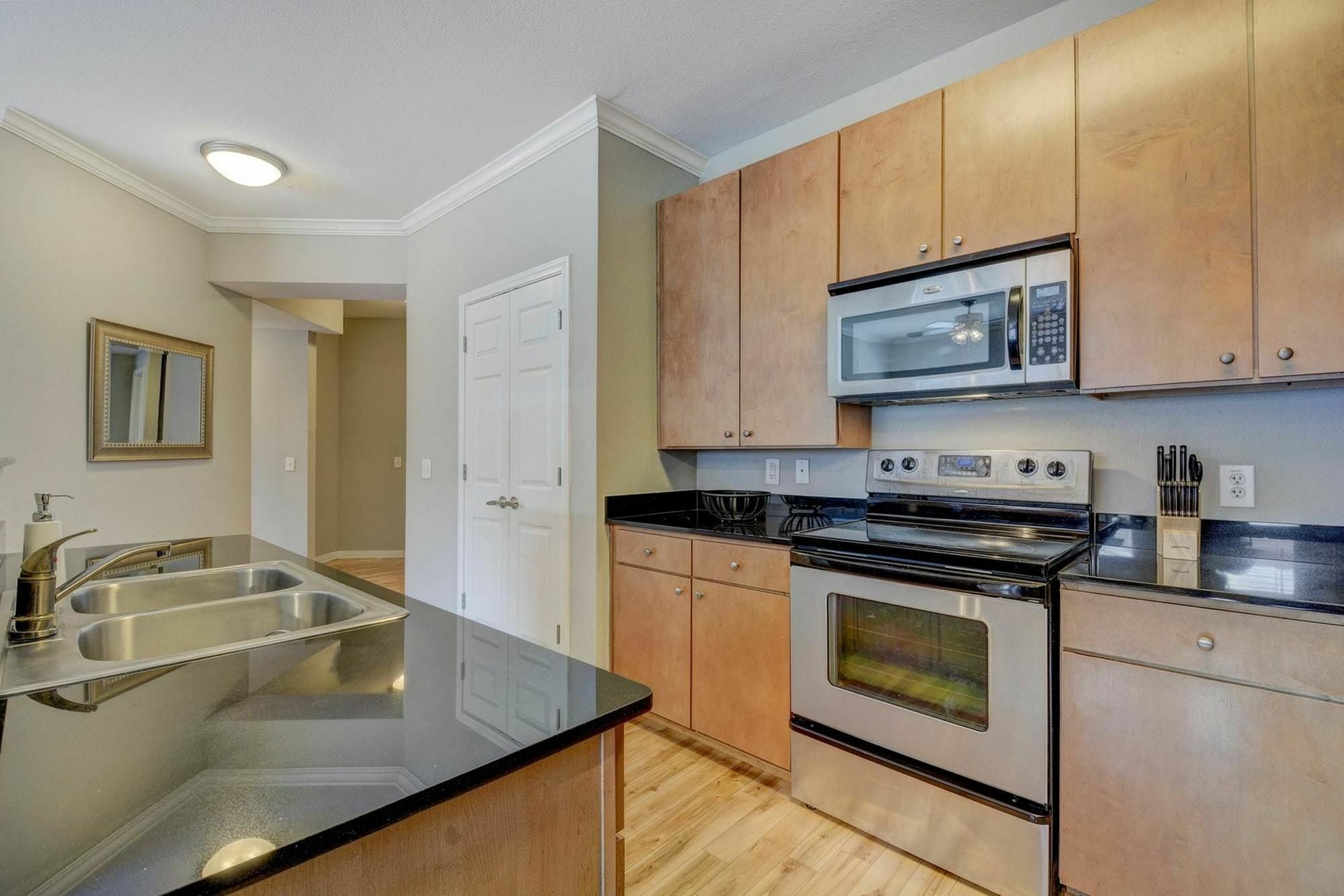Apartment 2502 Leon 4br