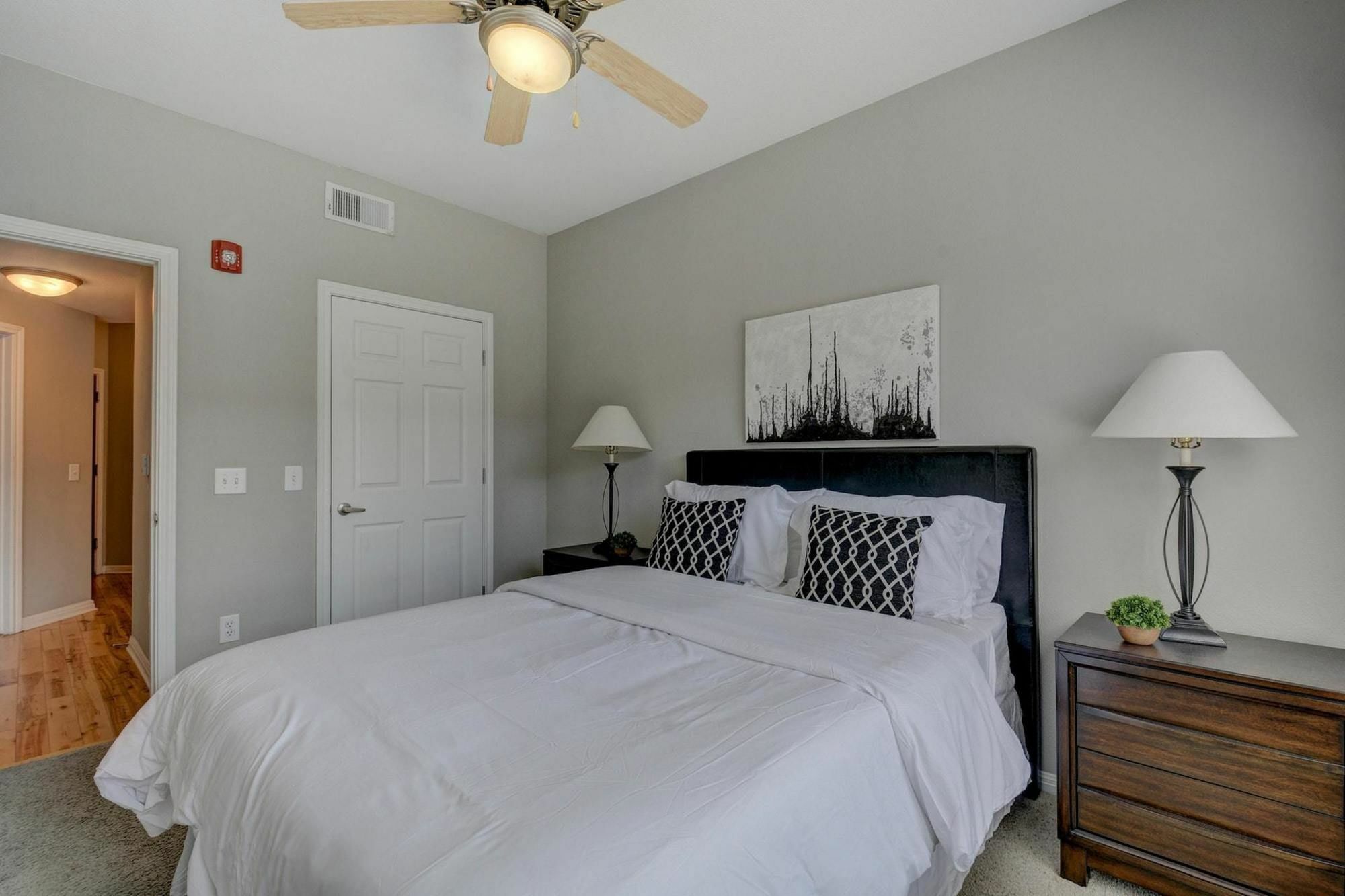 Apartment 2502 Leon 4br *