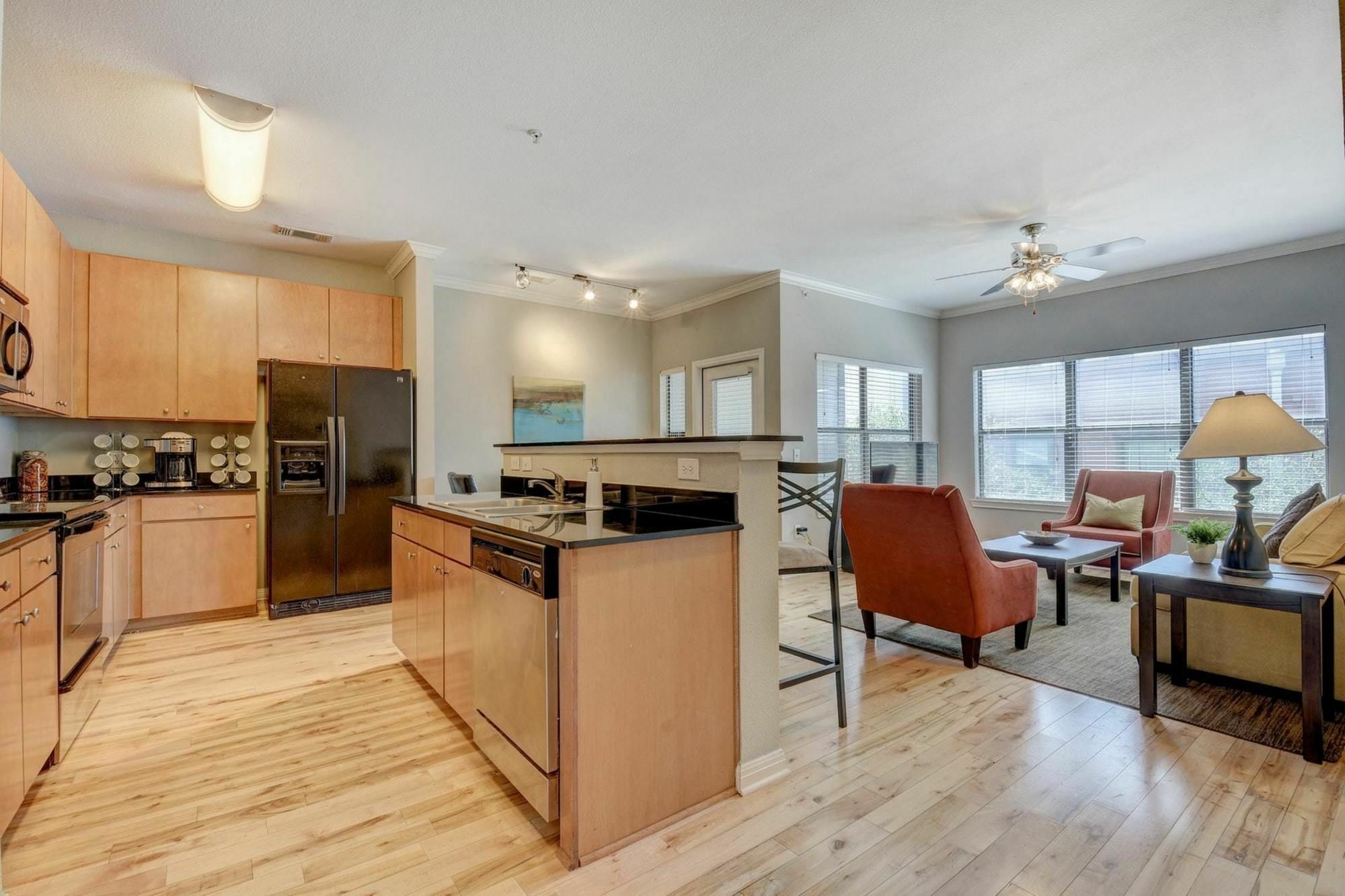2502 Leon 4br Apartment