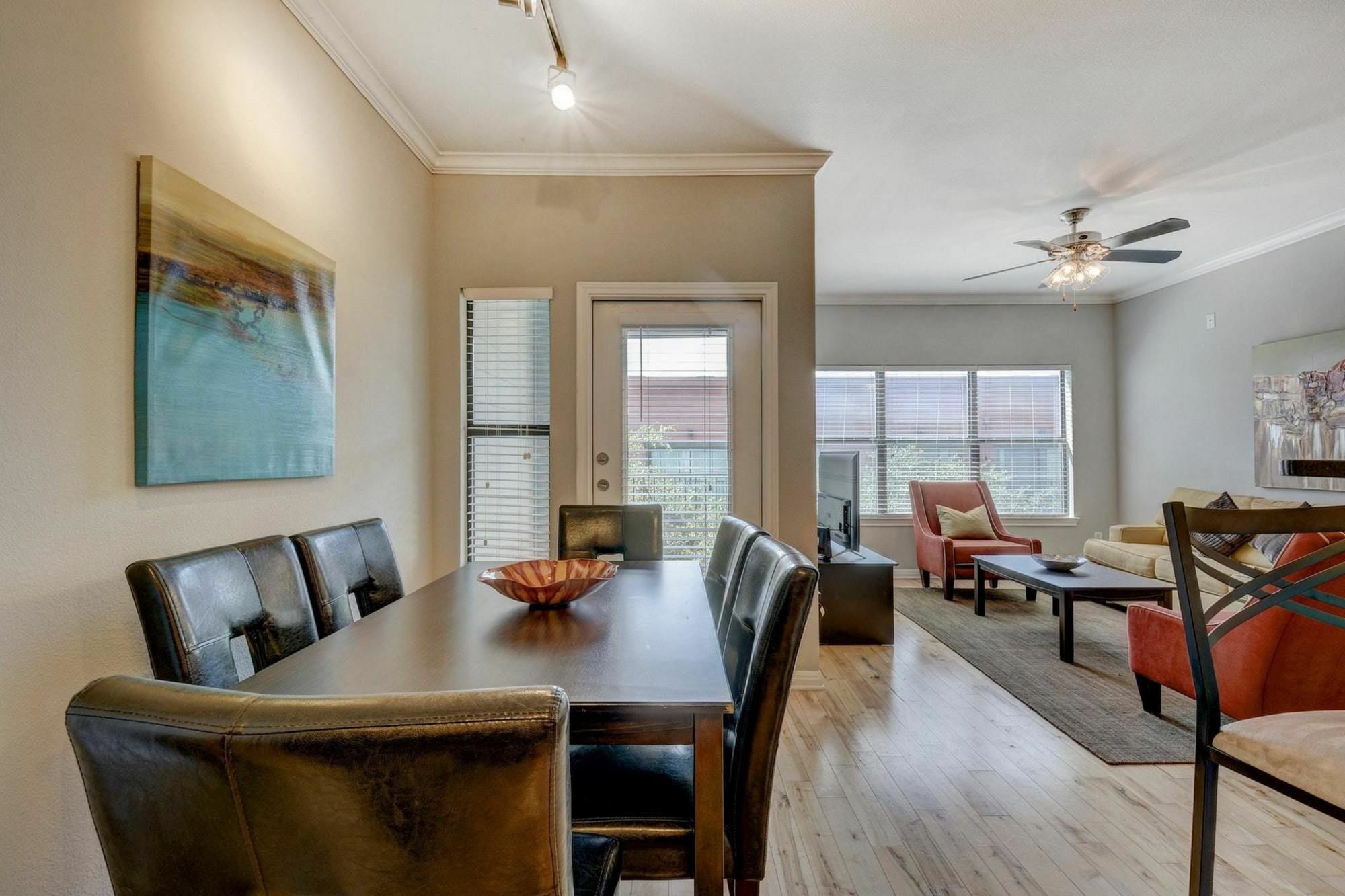 2502 Leon 4br Apartment