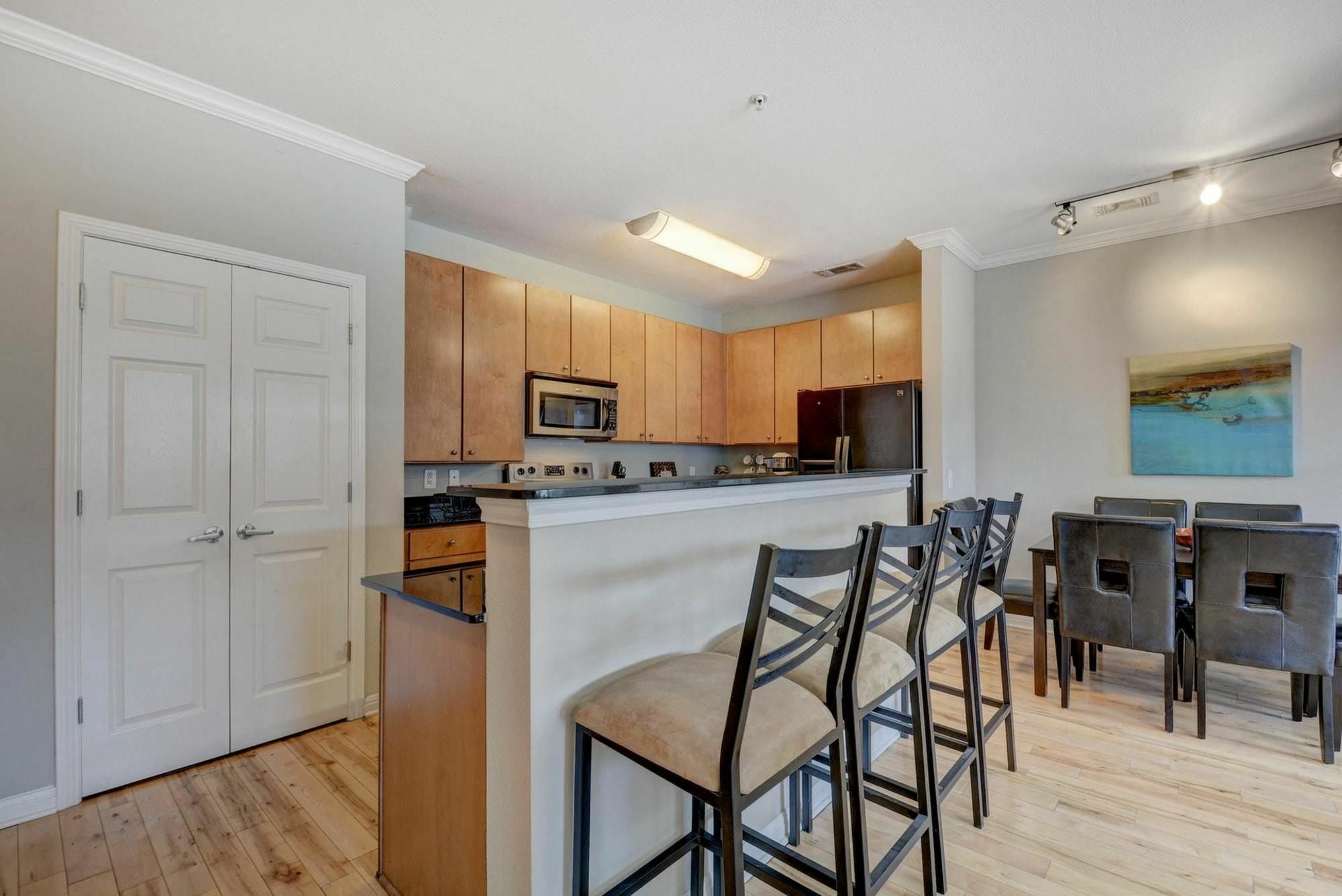 Apartment 2502 Leon 4br *