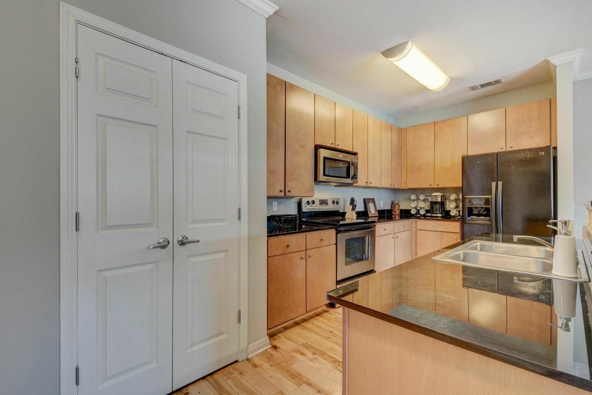 Apartment 2502 Leon 4br