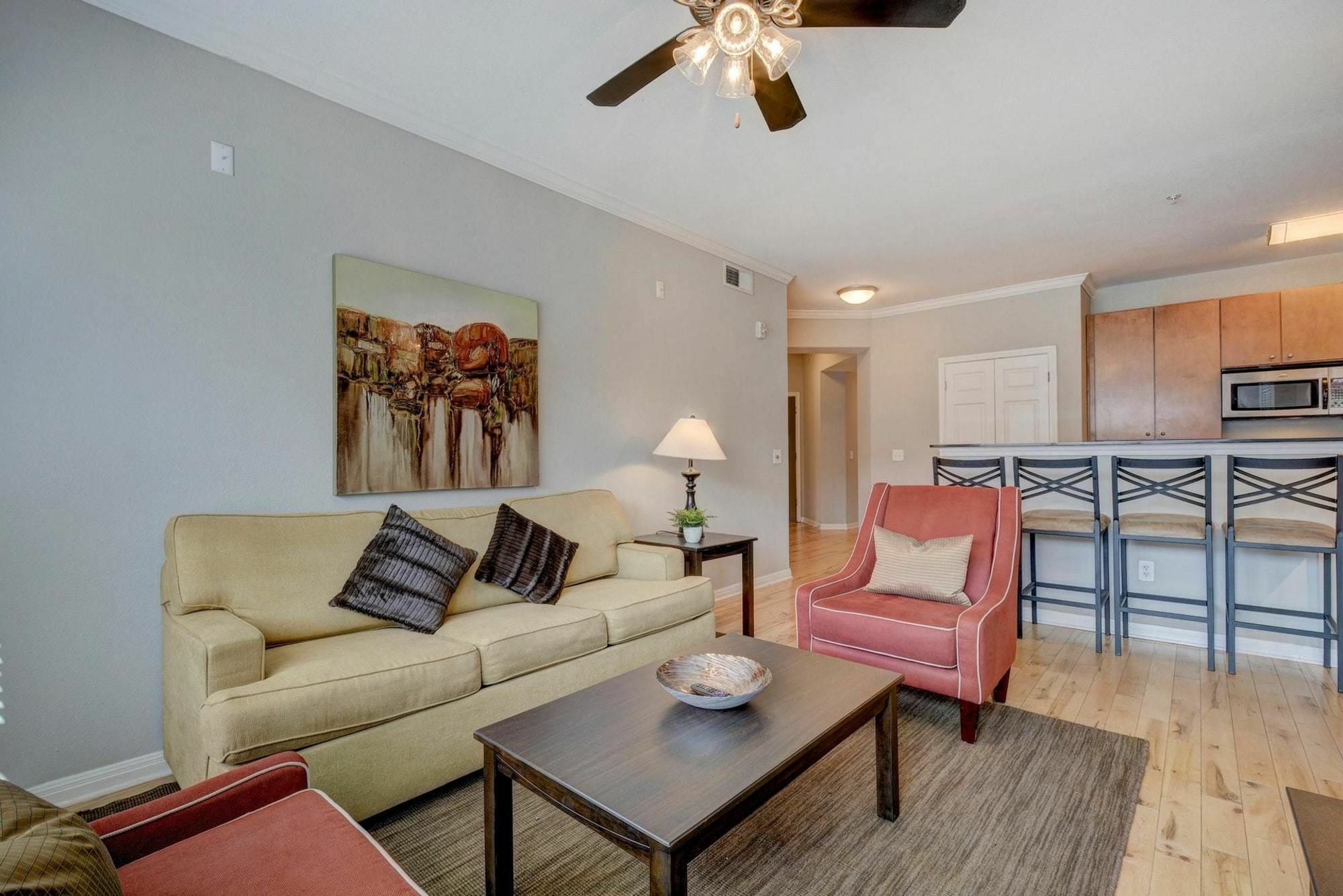 2502 Leon 4br Apartment Austin