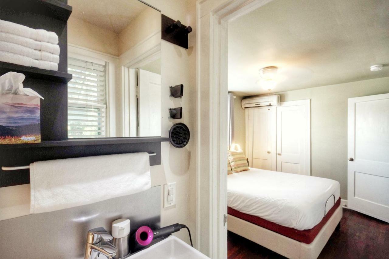 Ut Moody Center Downtown Eco Pecan Tree House Free Wifi Parking Quiet Office Holiday home *