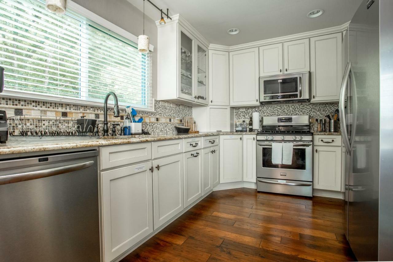Comfortable, Family And Business Friendly 2bd/2ba House In North Holiday home Austin