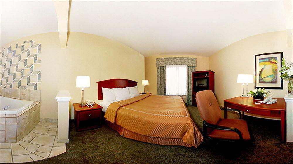 Comfort Nw Lakeline Hotel 3*