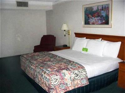 Baymont By Wyndham Area Hotel
