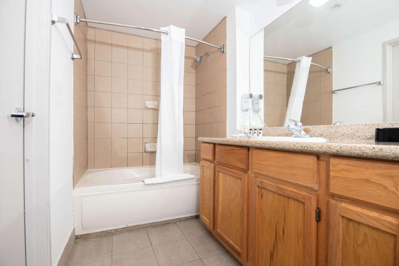 Country & By Radisson, Austin-university, Tx Hotel