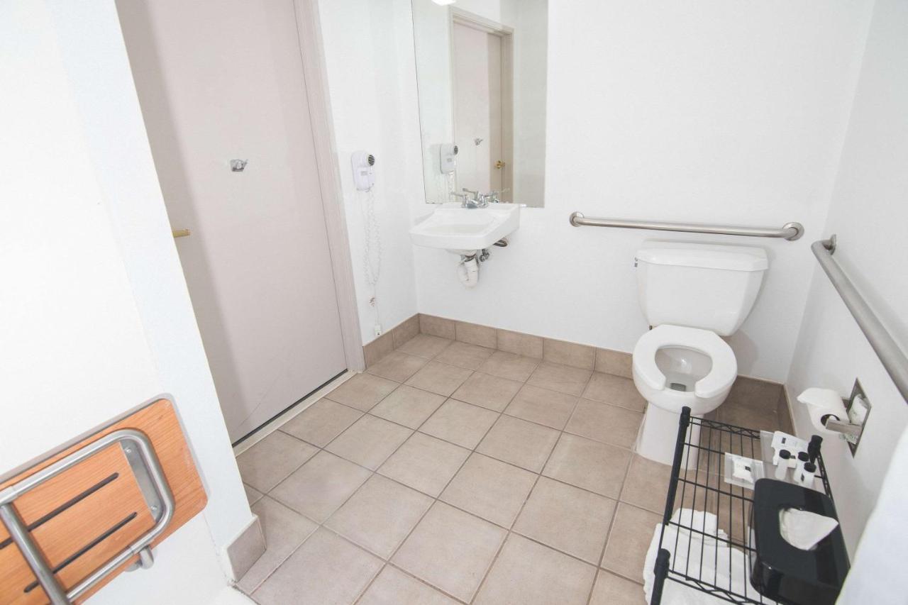 Country & By Radisson, Austin-university, Tx Hotel 3*