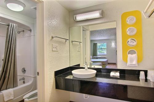 6 Austin, Tx - Downtown Ut 3*