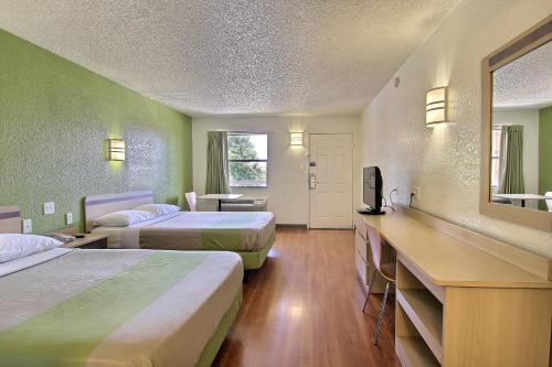 Hotel 6 Austin, Tx - Downtown Ut 3*