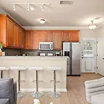 Spectacular Neighborhood Spacious House And Yard