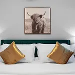 Mins 2 Dwntown - Private Retreat - King Bed