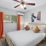 Mins 2 Dwntown - Private Retreat - King Bed