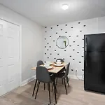 Mins 2 Dwntown - Private Retreat - King Bed