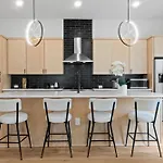 Rainey St Retreat - Cowboy Pool & Urban Chic