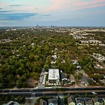 Upstay New Renos Spacious Apartment Near Soco