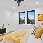 Modern Creekside Townhome Walk To S Lamar A