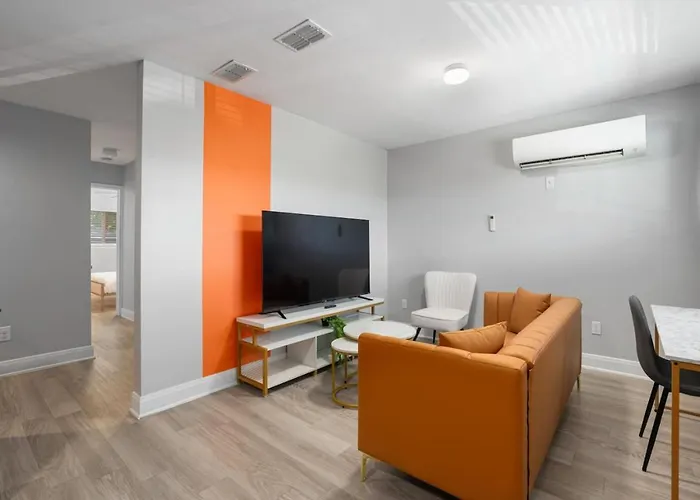 Mins 2 Dwntown - Private Retreat - King Bed