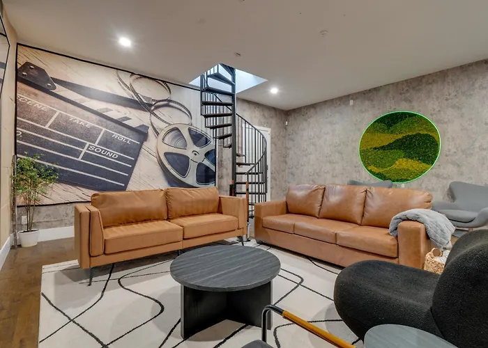 Stylish Home Near Lake Travis With Entertainment