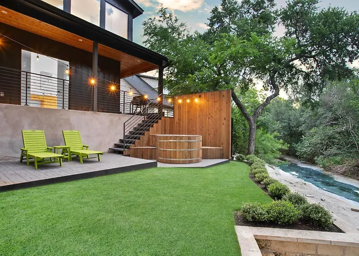 Modern Creekside Townhome Walk To S Lamar A